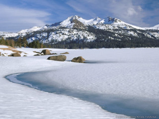 Snowy mountain range stream rocks - a snowy mountain range free wallpaper