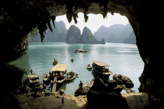 Boats lake mountains rocks people 5 - the shore free wallpaper