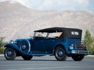 Old blue car parking lot - the background and a sky background free wallpaper for desktop