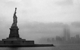 Statue liberty foggy day water - a foggy day free wallpaper