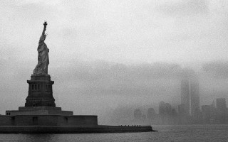 Statue of liberty foggy day 2 - a foggy day free wallpaper