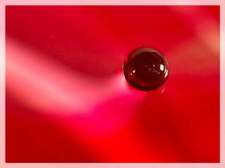 Water drop red surface pink - a drop of water free wallpaper