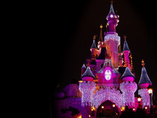 Castle clock night lights people 4 - gaudy free wallpaper