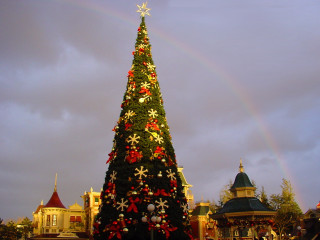 Christmas tree rainbow building sky 3 - a rainbow in the sky free wallpaper