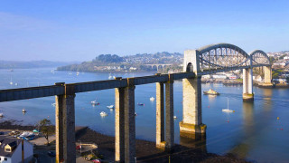Bridge water boats city background 2 - a bridge over a body of water free wallpaper
