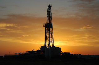 Drilling rig sunset sun clouds - the sun in the background free wallpaper for desktop