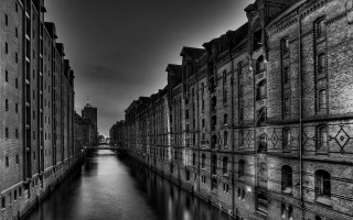 Canal black white city old 4 - old building free wallpaper