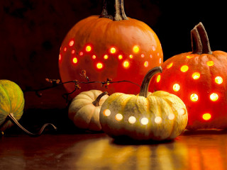 Pumpkins with lights on table - a table next free wallpaper