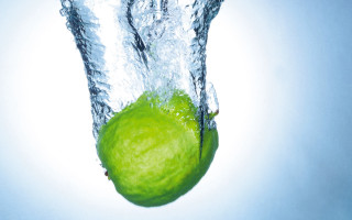 Green apple water splash green - a green apple free wallpaper