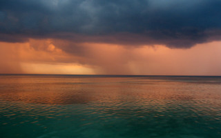 Storm ocean boat darkcloud twilight - a dark cloud in the sky free wallpaper