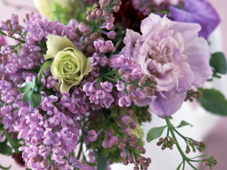 Bouquet purple flowers vase romanticism - a bouquet of flowers free wallpaper