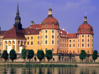 Large building tower clock water 8 - top of it next free wallpaper