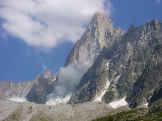 Mountain smoke clouds sky eruption - a mountain free wallpaper