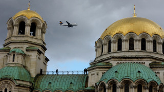 Plane cathedral cloudy golden dome - a golden dome free wallpaper