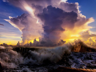 Sunset clouds ocean waves cityscape - a sun setting behind free wallpaper