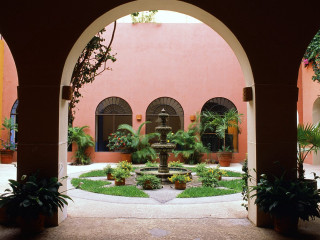 Courtyard fountain potted plants trees 2 - a fountain free wallpaper for desktop