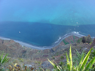 Beach hilltop view water boat 2 - a hill top free wallpaper