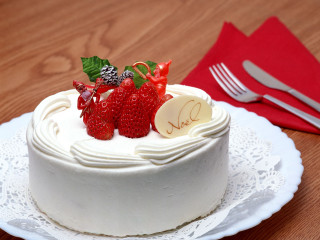 White cake strawberry plate fork - a strawberry free wallpaper