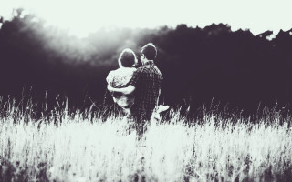Couple people field tall grass 3 - a couple of people free wallpaper