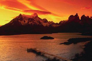 Sunset mountain dock water scenery - a beautiful sunset over a mountain range free wallpaper