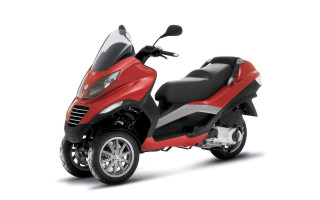 Red black scooter white background - a black seat free wallpaper for desktop