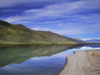 Mountain range reflection lake sunny - the still water of a lake free wallpaper