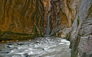 Narrow river narrow canyon rocks 4 - a narrow canyon free wallpaper