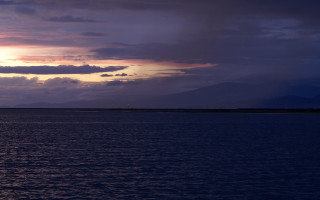 Large body of water sky 4 - a sky in the background free wallpaper for desktop