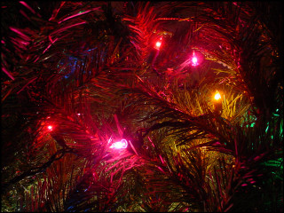 Christmas tree lights red ornament - a red ornament free wallpaper for desktop