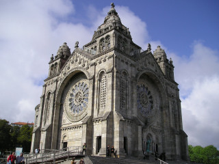 Large building clock staircase front 3 - the front of its free wallpaper