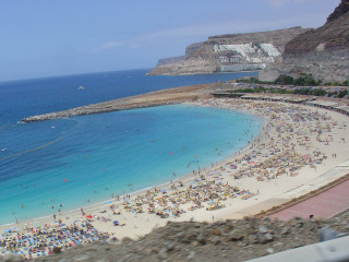 Beach crowd water rocky cliff 3 - free beach wallpaper