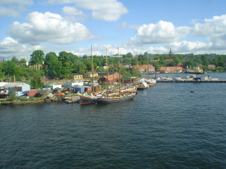 Boat docked harbor other boats - erlund hudson free wallpaper