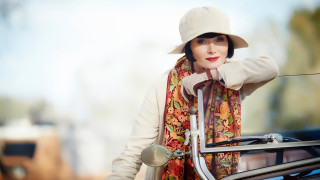 Woman hat scarf car door - art deco free wallpaper