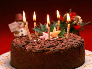 Chocolate cake candles red background - a chocolate cake free wallpaper for desktop