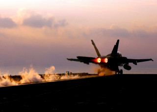 Jet takeoff dusk smoke backlit - gear free wallpaper for desktop