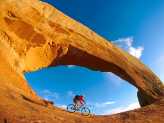 Man bike desert rock arch 4 - kodachrome free wallpaper