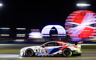 Car driving track night sign - the side of the road free wallpaper for desktop