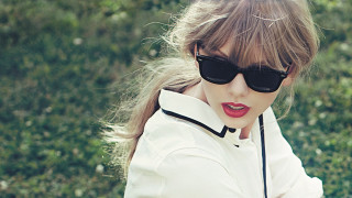 Woman sunglasses tennis racket posing - a tennis racket free wallpaper