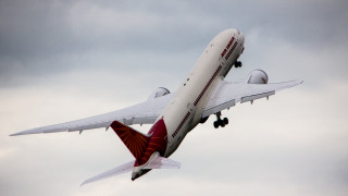 Large jetliner cloudy sky landing 2 - its landing free wallpaper
