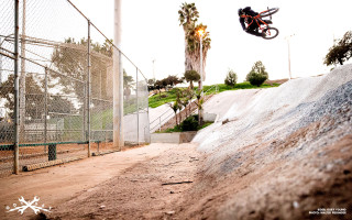 Motorcycle jump dirtroad hill fence - jimmy nelsson free wallpaper