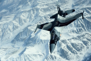 Fighter jet snow mountains matte - over a snow free wallpaper