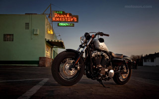 Motorcycle parked neon sign bar - americo makk free wallpaper for desktop